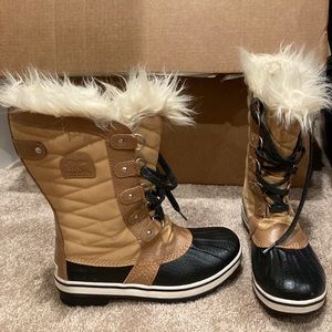 Sorel faux fur boots
